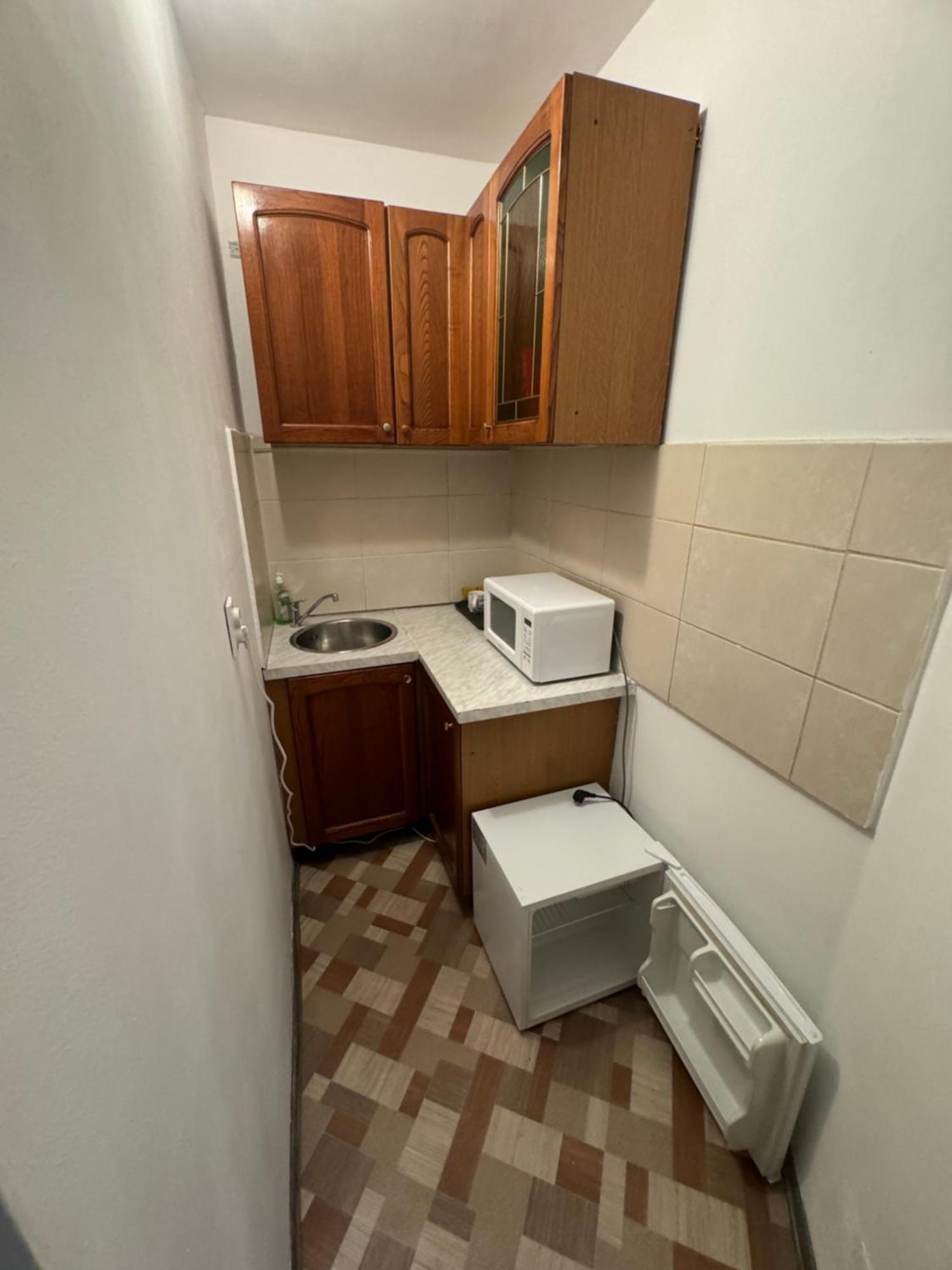 Economic Low Buget Downtown Studio Tiny Home On Street Piata Amzei Bucureşti Exterior foto